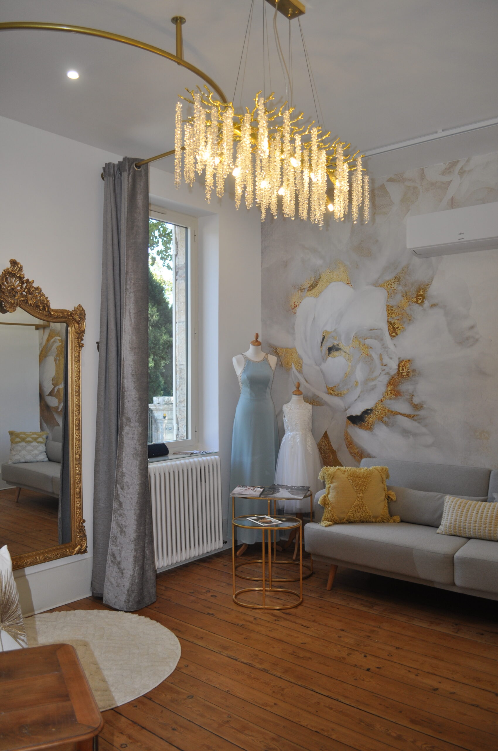 Intérieur du showroom LM Showroom à Agen, robes de mariée